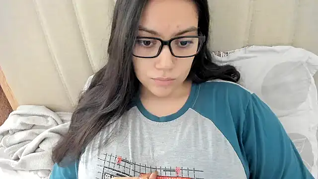 Snapshot of roniewester chatting on 03-06-26, 02:35 roniewester online show from 03-06-26, 02:35