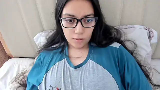 Snapshot of roniewester chatting on 03-07-26, 02:25 roniewester online show from 03-07-26, 02:25