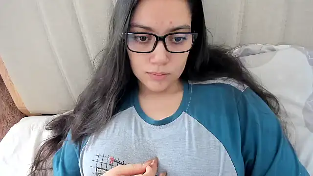 Snapshot of roniewester chatting on 03-08-26, 02:43 roniewester online show from 03-08-26, 02:43