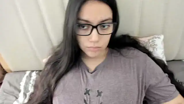 Snapshot of roniewester chatting on 03-11-26, 02:56 roniewester online show from 03-11-26, 02:56