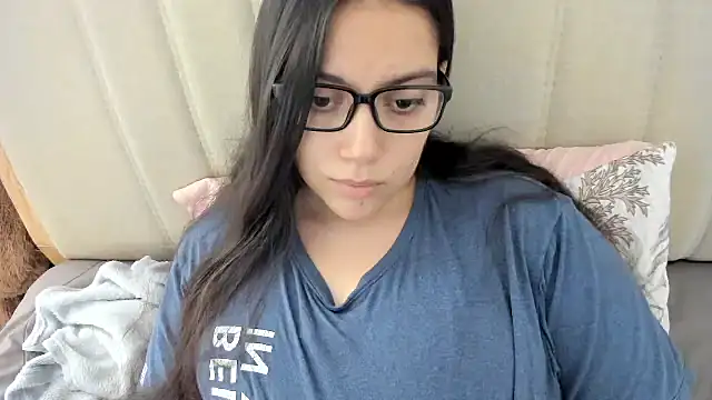 Snapshot of roniewester chatting on 03-12-26, 05:41 roniewester online show from 03-12-26, 05:41