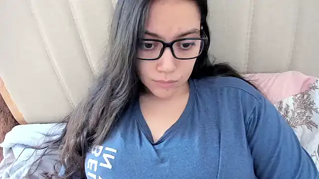 Snapshot of roniewester chatting on 03-14-26, 02:33 roniewester online show from 03-14-26, 02:33