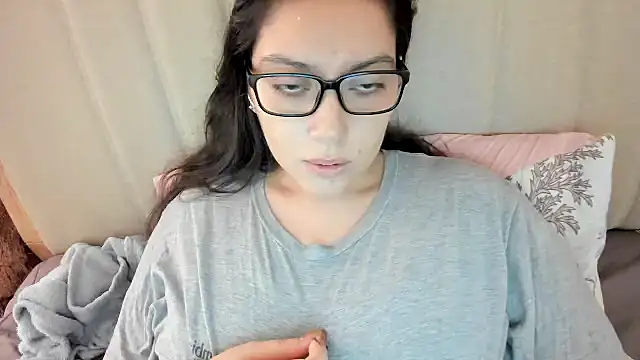 Snapshot of roniewester chatting on 03-17-26, 02:31 roniewester online show from 03-17-26, 02:31