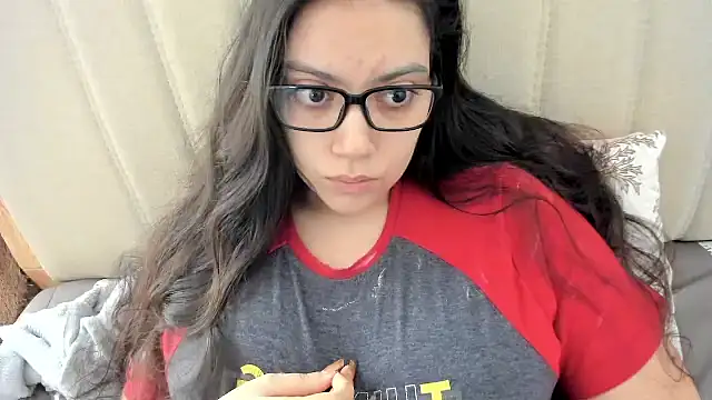 Snapshot of roniewester chatting on 03-25-26, 03:18 roniewester online show from 03-25-26, 03:18