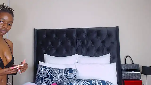 Sexynaughty Gal online show from 02-02-25, 11:32