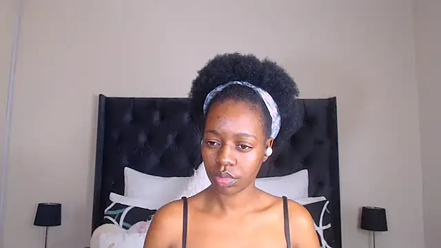 Sexynaughty Gal online show from 03-19-25, 10:42