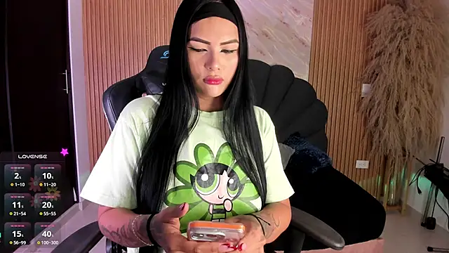 Snapshot of karol_green_ chatting on 09-21-25, 01:51 karol green online show from 09-21-25, 01:51