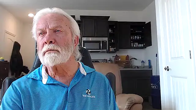 Snapshot of rockpoint69 chatting on 12-17-24, 04:53 rockpoint69 online show from 12-17-24, 04:53