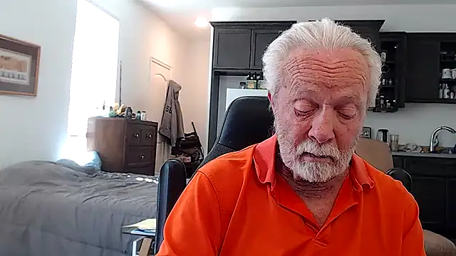 Snapshot of rockpoint69 chatting on 10-15-25, 07:36 rockpoint69 online show from 10-15-25, 07:36