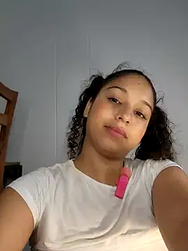 Snapshot of Shara_dreams chatting on 01-14-25, 01:26 Shara dreams online show from 01-14-25, 01:26