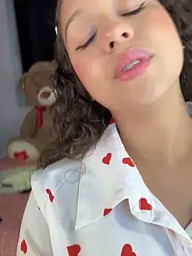 Snapshot of Shara_dreams chatting on 02-03-25, 11:15 Shara dreams online show from 02-03-25, 11:15