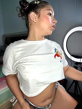 Snapshot of Shara_dreams chatting on 09-14-25, 12:32 Shara dreams online show from 09-14-25, 12:32