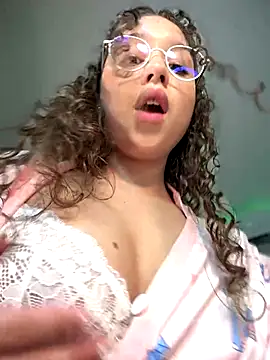 Snapshot of Shara_dreams chatting on 09-28-25, 11:54 Shara dreams online show from 09-28-25, 11:54