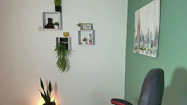 Snapshot of bella_99_ chatting on 12-17-24, 11:28 bella 99 online show from 12-17-24, 11:28