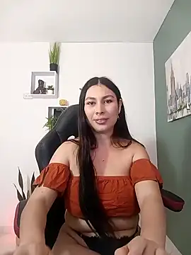 Snapshot of bella_99_ chatting on 12-21-24, 02:37 bella 99 online show from 12-21-24, 02:37