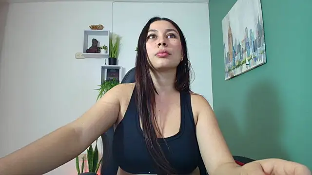 Snapshot of bella_99_ chatting on 02-14-25, 03:36 bella 99 online show from 02-14-25, 03:36