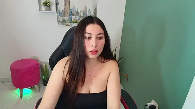 Snapshot of bella_99_ chatting on 09-20-25, 01:12 bella 99 online show from 09-20-25, 01:12