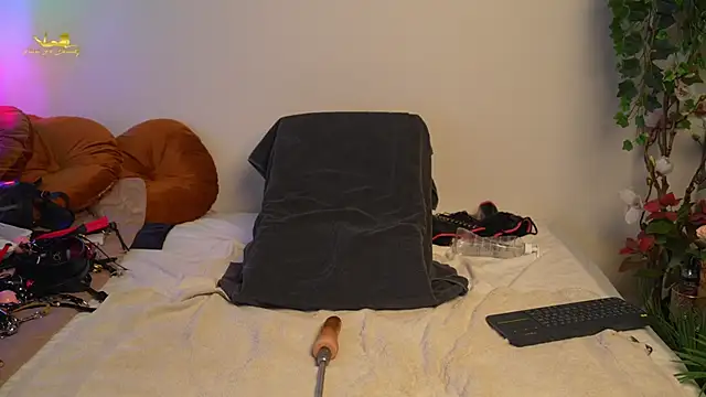 Snapshot of lacie_le_beauty chatting on 03-18-25, 05:21 lacie le beauty online show from 03-18-25, 05:21
