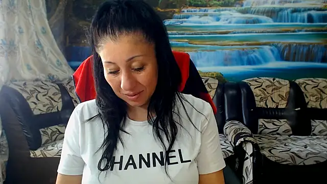 Snapshot of MoistMady chatting on 06-05-26, 09:59 MoistMady online show from 06-05-26, 09:59