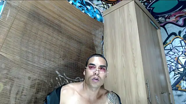 Snapshot of Justin_Frank chatting on 10-14-25, 12:00 Justin Frank online show from 10-14-25, 12:00