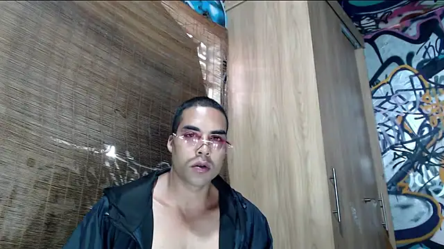 Snapshot of Justin_Frank chatting on 10-17-25, 09:39 Justin Frank online show from 10-17-25, 09:39