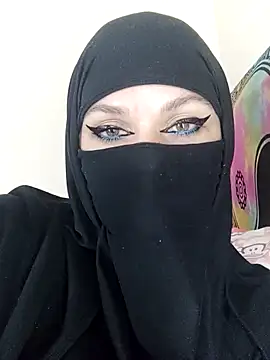 Snapshot of evelyn__salah chatting on 05-23-26, 11:31 evelyn salah online show from 05-23-26, 11:31