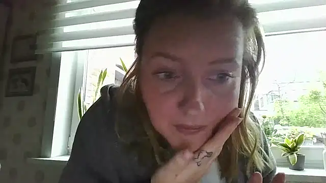 LiquidLeonie online show from 05-06-26, 06:52