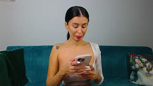 SaraDaisy online show from 10-11-25, 05:00