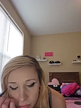 AmethystFoxx online show from 06-16-26, 05:37