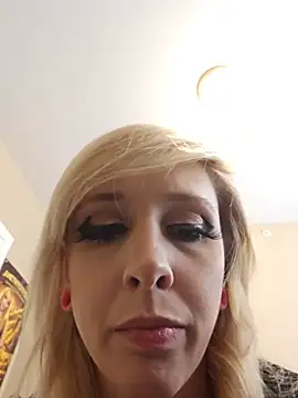 AmethystFoxx online show from 06-25-26, 08:13