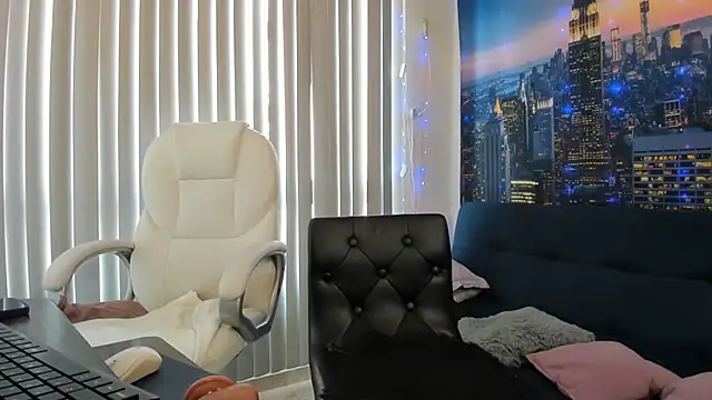 Snapshot of ashleymilf_1 chatting on 02-19-25, 10:09 ashleymilf 1 online show from 02-19-25, 10:09