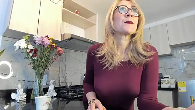 Snapshot of ashleymilf_1 chatting on 02-21-25, 06:26 ashleymilf 1 online show from 02-21-25, 06:26