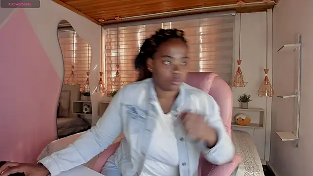 Snapshot of aleja17_xxx chatting on 10-03-25, 08:06 aleja17 xxx online show from 10-03-25, 08:06