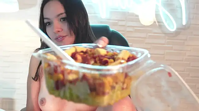NaomiSainz online show from 12-21-24, 03:31