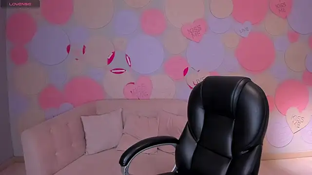 NaomiSainz online show from 12-26-24, 12:16