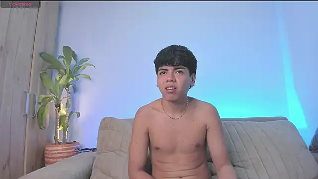 tomdrew69 online show from 10-24-25, 04:42