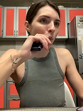 Snapshot of SeducingYoghourt chatting on 02-08-25, 04:25 SeducingYoghourt online show from 02-08-25, 04:25