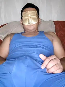 Efrain2090 online show from 11-07-25, 07:08