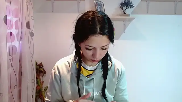 Snapshot of MadisonCambel chatting on 12-12-24, 02:00 MadisonCambel online show from 12-12-24, 02:00
