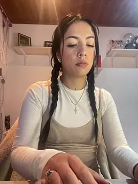 Snapshot of MadisonCambel chatting on 02-11-25, 02:25 MadisonCambel online show from 02-11-25, 02:25