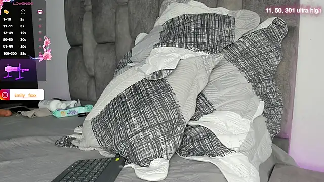 Snapshot of emily_fox1 chatting on 02-19-26, 10:33 emily fox1 online show from 02-19-26, 10:33