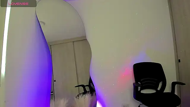 SussiVega online show from 10-28-25, 08:00