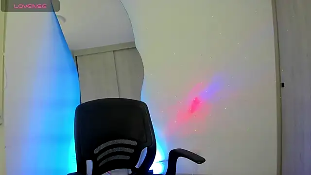 SussiVega online show from 10-30-25, 01:40