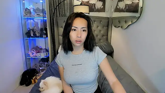 Snapshot of reighnempress chatting on 10-23-25, 02:44 reighnempress online show from 10-23-25, 02:44