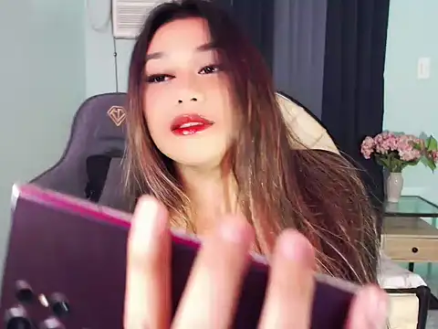 Snapshot of WeezyBabyXoxo chatting on 10-08-25, 02:42 WeezyBabyXoxo online show from 10-08-25, 02:42