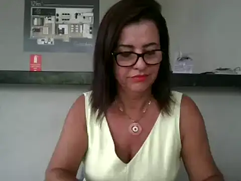 Snapshot of Linda1975 chatting on 02-05-25, 07:53 Linda1975 online show from 02-05-25, 07:53