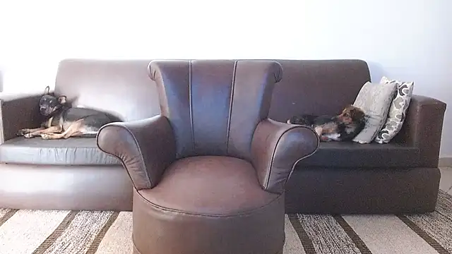 Snapshot of Linda1975 chatting on 03-22-25, 03:42 Linda1975 online show from 03-22-25, 03:42