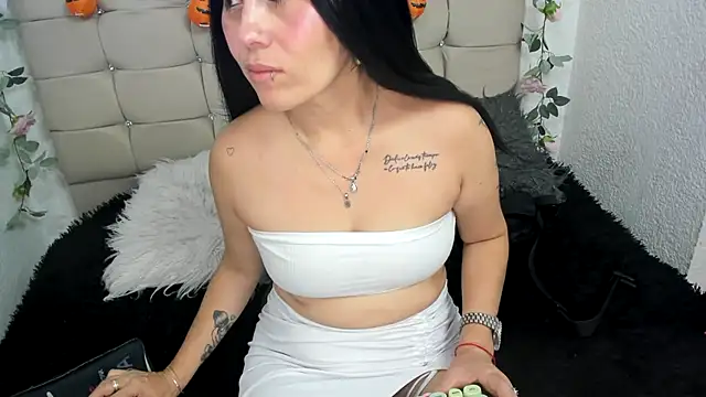 Snapshot of Tania_mature chatting on 10-28-25, 05:26 Tania mature online show from 10-28-25, 05:26