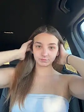 Snapshot of DoriDeluxe66 chatting on 09-24-25, 08:06 DoriDeluxe66 online show from 09-24-25, 08:06