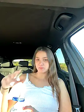 Snapshot of DoriDeluxe66 chatting on 09-25-25, 07:34 DoriDeluxe66 online show from 09-25-25, 07:34